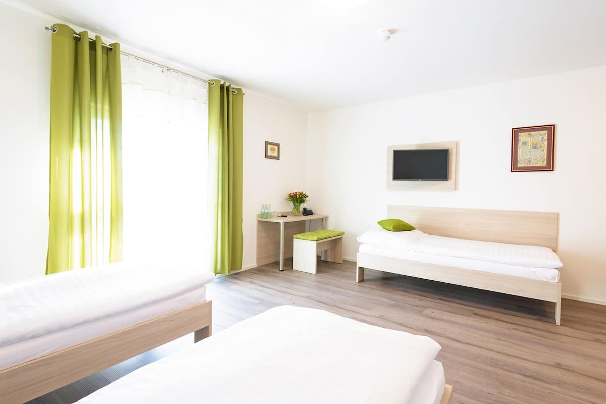 Cribs/infant beds, rollaway beds, free WiFi