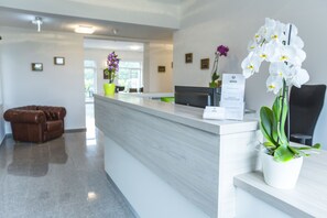 Check-in/check-out kiosk