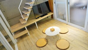 쿼드룸 (L301) | 오리/거위털 이불, 책상, 암막 커튼, 무료 WiFi