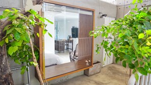L302 满忆双人房 | 羽绒被、办公桌、遮光窗帘、免费 WiFi