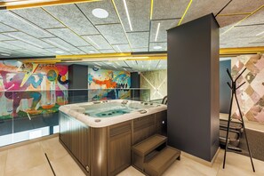 Indoor spa tub