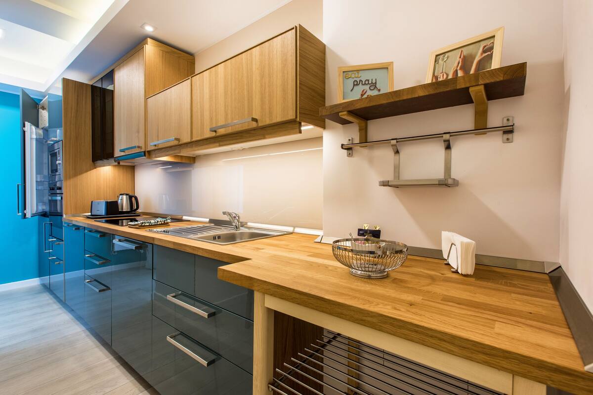 apartment, 1 bedroom, city view | private kitchen | electric kettle