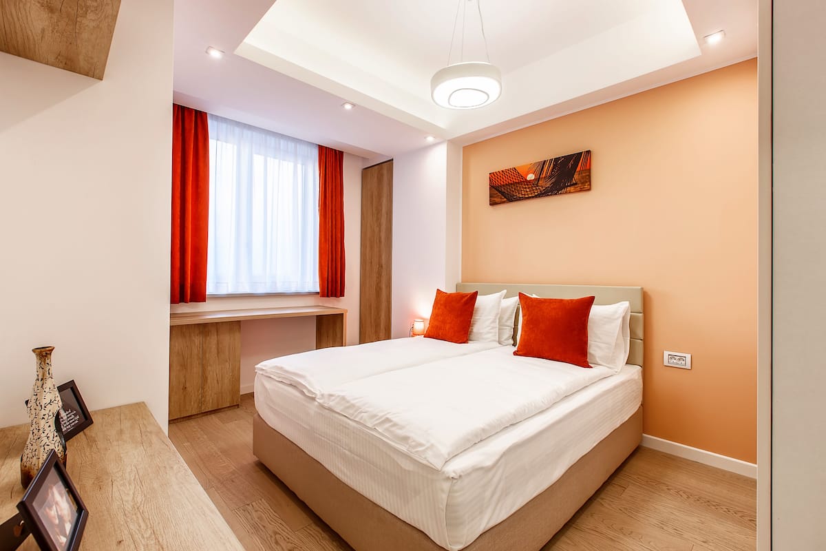 Apartment, 2 Bedrooms, Lake View | Egyptian cotton sheets, premium bedding, down comforters