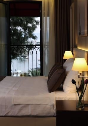 Minibar, in-room safe, desk, soundproofing - Tuzla Town Hotel (Tuzla)