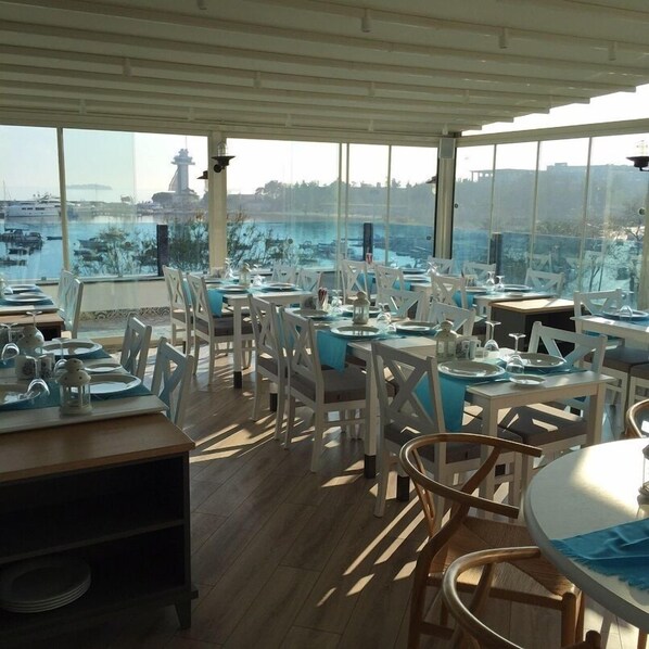 2 restaurants, breakfast, lunch, dinner served; Turkish cuisine - Tuzla Town Hotel (Tuzla)