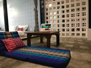 واي فاي مجانًا وملاءات أسرّة