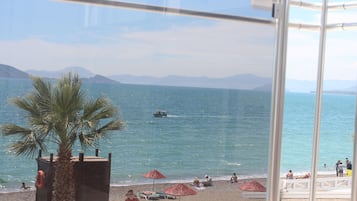 Quarto casal ou duplo standard, vista para o mar | Praia | Na praia