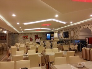 Breakfast, lunch and dinner served - Hotel Berlin (Fethiye)