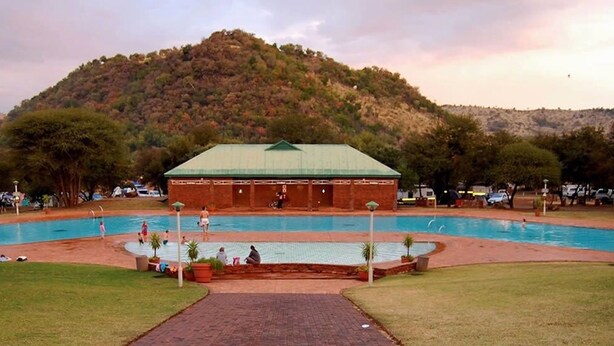 Outdoor pool - Golden Leopard Resorts - Bakgatla Resort (Pilanesberg National Park)