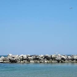 Sulla spiaggia, sabbia bianca