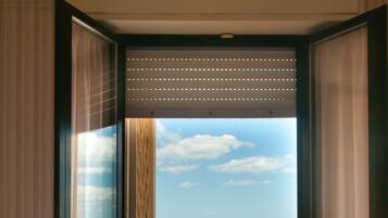 Standard-Dreibettzimmer, Meerblick | Ausblick vom Zimmer