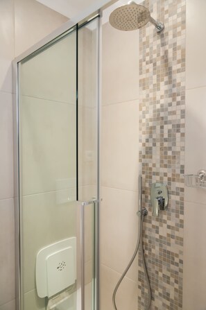 Standard Triple Room, Sea View | Bathroom - Hotel Eden (Rimini)