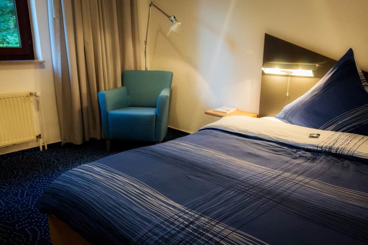 Comfort Single Room | Desk, cribs (free), WiFi (free), bed sheets