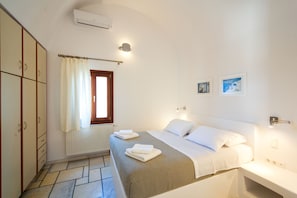 Junior Apartment, Multiple Bedrooms, Sea View | 1 bedroom, premium bedding, soundproofing, iron/ironing board - La Noi Houses (Santorini)