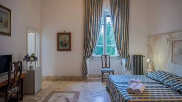 Classic Double Room | Minibar, desk, blackout drapes