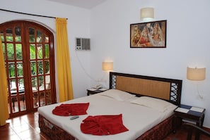 Escritorio, camas plegables/adicionales y ropa de cama 