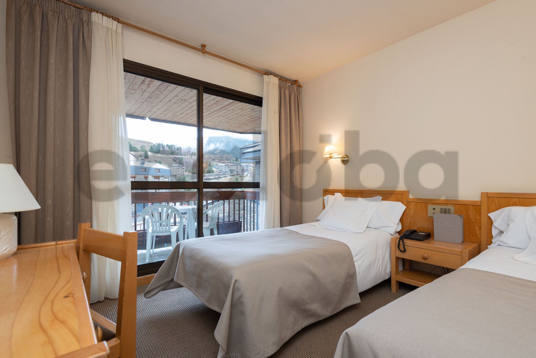 in-room safe, desk, soundproofing, free wifi