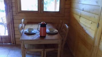 Bungalow, 2 habitaciones | Servicio a la habitación