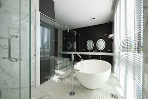 Villa, 3 habitaciones, piscina privada | Baño | Ducha y cabezal de ducha con hidromasaje
