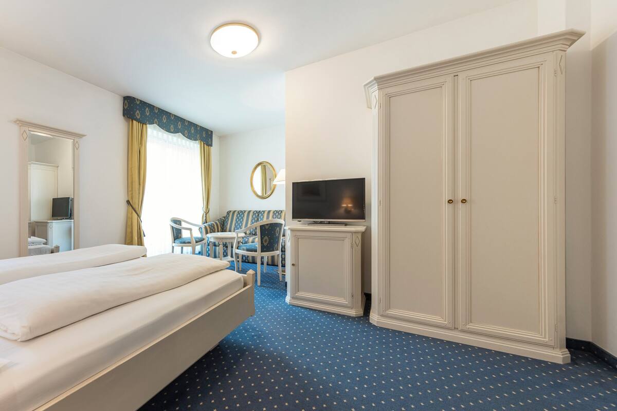 superior double room | 1 bedroom, desk, laptop workspace, soundproofing