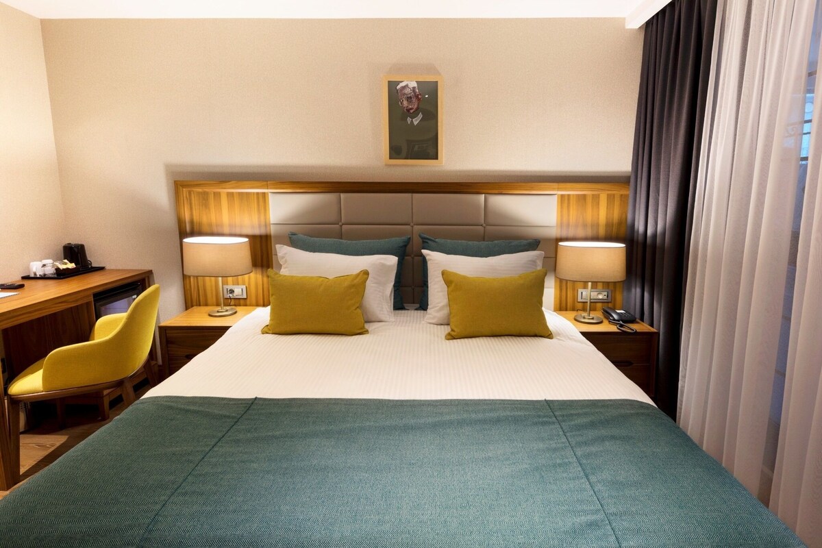 Premium bedding, minibar, in-room safe, desk
