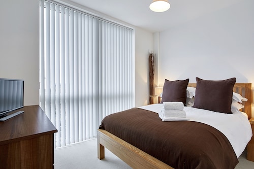 Skyline Plaza by Viridian Apartments