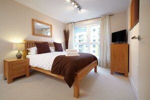 セーフティボックス (室内)、アイロン / アイロン台、WiFi (無料)、ベッドシーツ