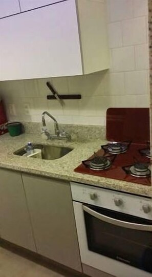 Suite Premium, 1 kamar tidur, Boleh Merokok | Dapur pribadi | Lemari es, microwave, oven, dan kompor