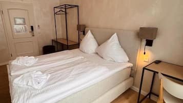 Soundproofing, free WiFi, bed sheets