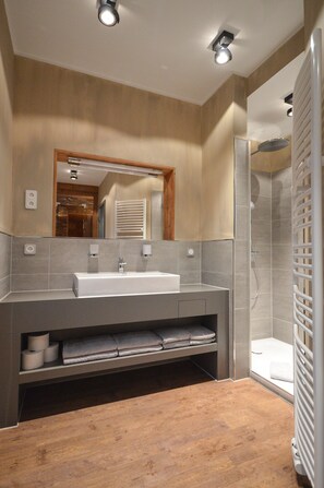 Apartment, 3 Bedrooms, Sauna | Bathroom - Die Hütten 550 üNN (Braunlage)