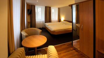 Twin Room | In-room safe, desk, iron/ironing board, free WiFi