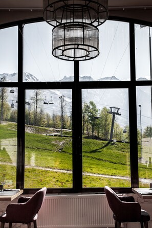 2 restaurants, breakfast served - Medical Spa Hotel Rosa Springs (The Mountain Olympic Village)