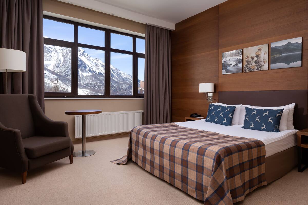 Kamar Double atau Twin Comfort | Brankas, meja kerja, kedap suara, dan tempat tidur bayi gratis