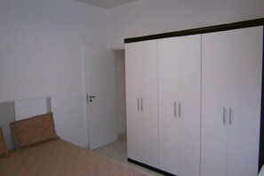 Comfort Apartment, Multiple Bedrooms, Smoking | 1 bedroom, iron/ironing board, free WiFi