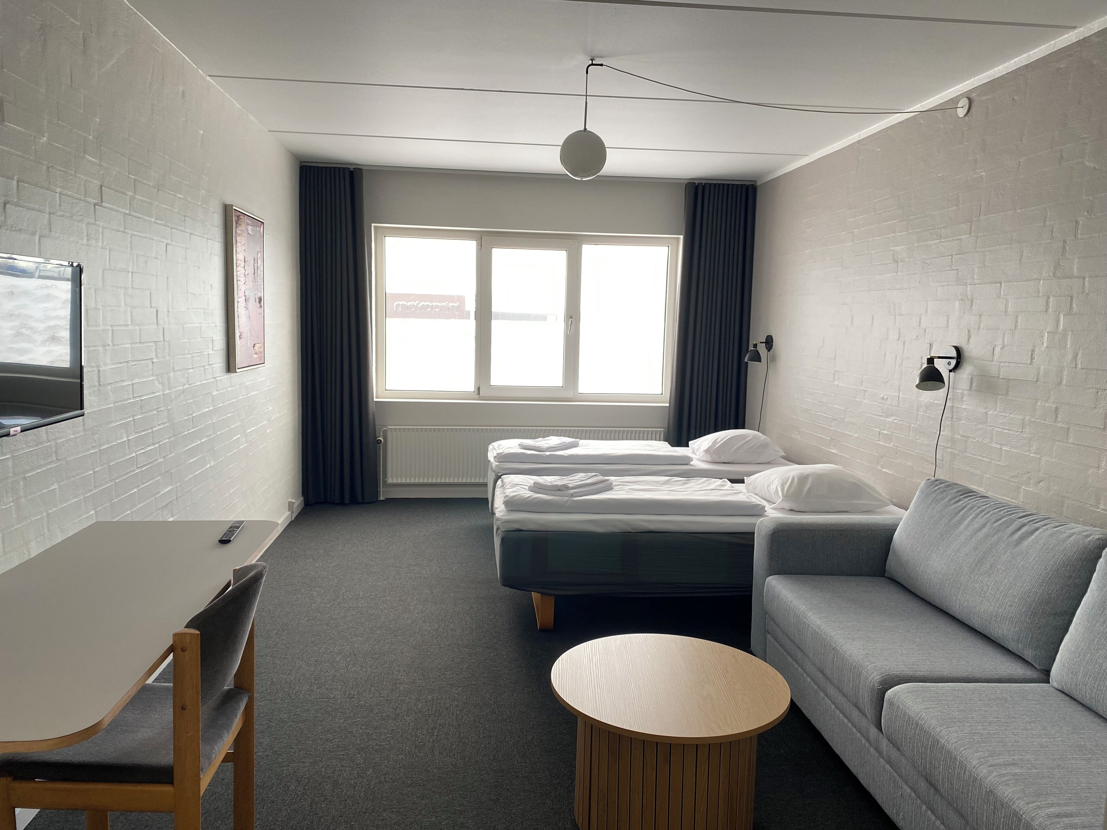 مكتب وأسرّة أطفال/رضّع وواي فاي مجانًا وملاءات أسرّة