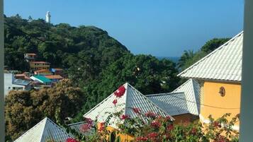 Habitación estándar | Minibar, caja de seguridad en la habitación y ropa de cama