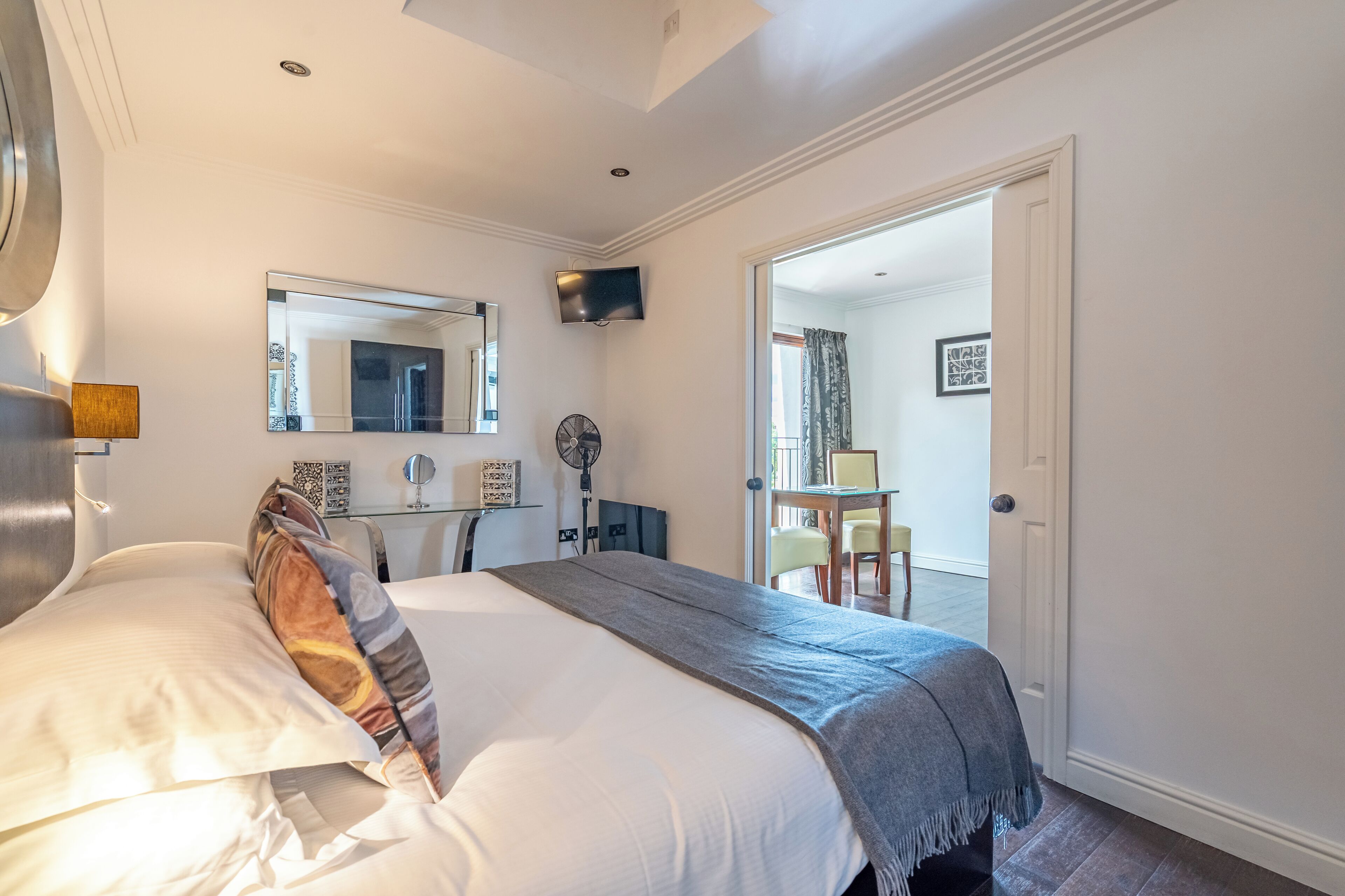 Design suite, niet-roken, balkon (Tuscany) | Een strijkplank/strijkijzer, gratis wifi, beddengoed