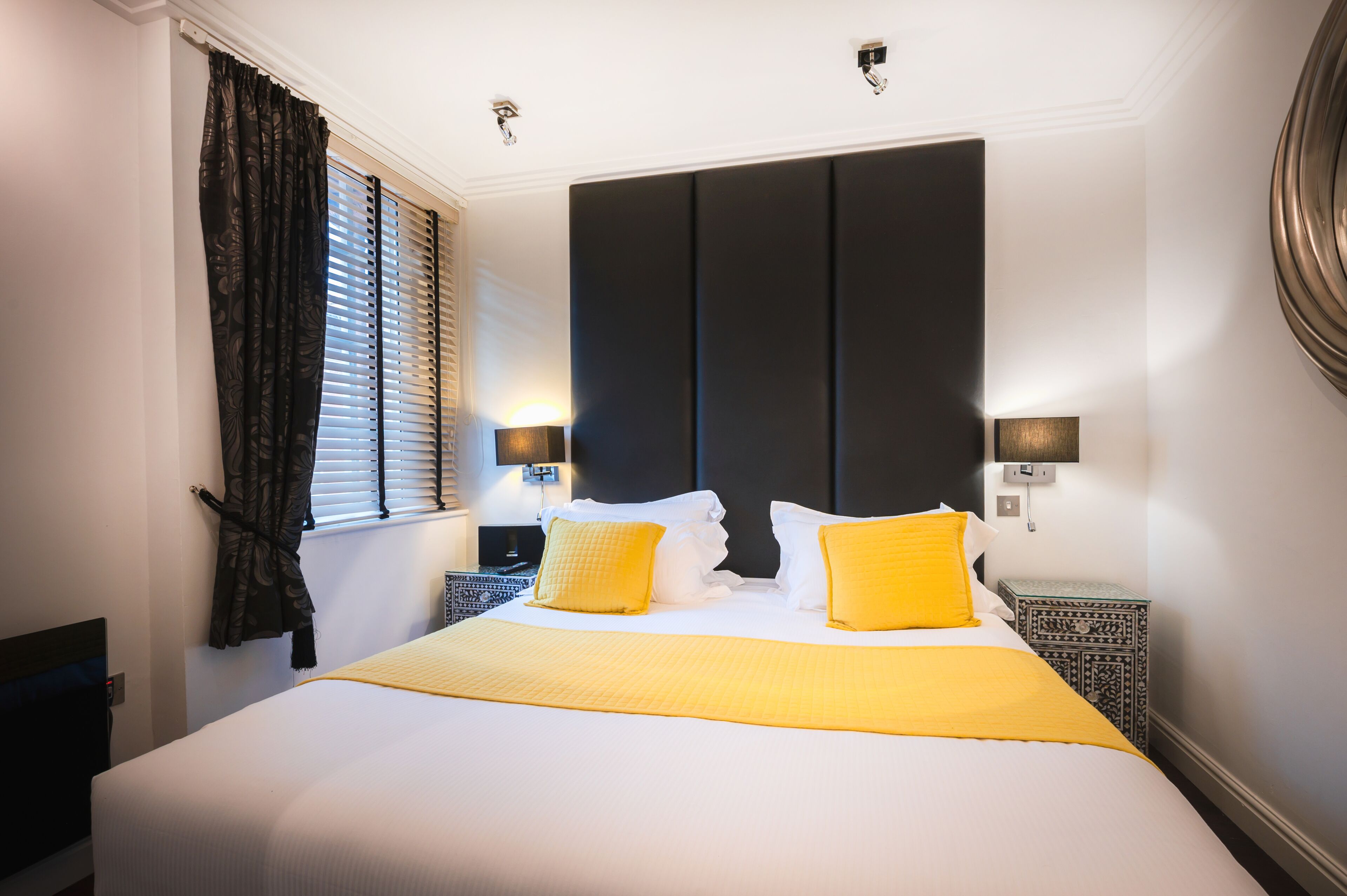 Design Suite, Non Smoking, Kitchenette (Amalfi ) | Iron/ironing board, free WiFi, bed sheets