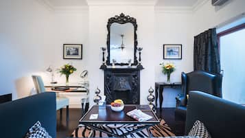 Design Suite, 1 King Bed, Non Smoking, Terrace (Siena) | Living area | LCD TV