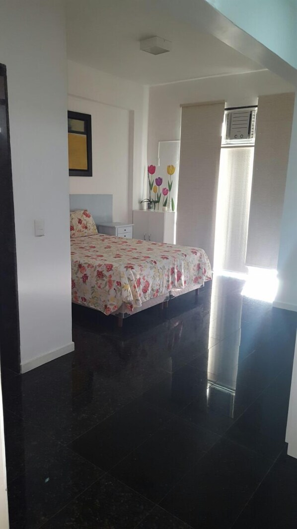 Deluxe Double Room, 2 Bedrooms, Smoking | 2 bedrooms, desk, iron/ironing board, rollaway beds