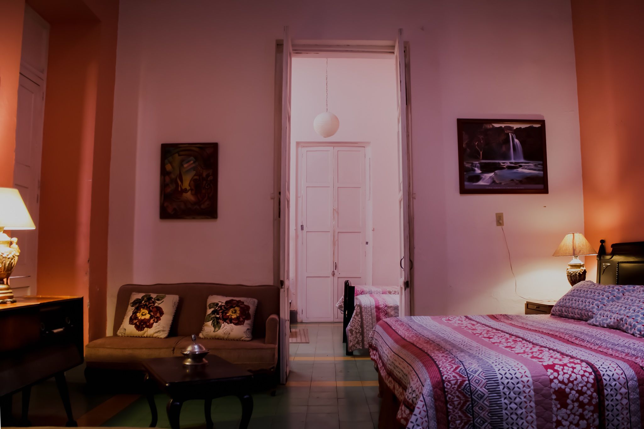 Habitación económica, 1 habitación, para no fumadores, baño privado | 1 habitación, escritorio y espacio para trabajar con laptop 