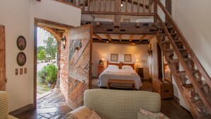 In-room safe, blackout drapes, cribs (free), WiFi (free) - Estalagem La Hacienda (Gramado)