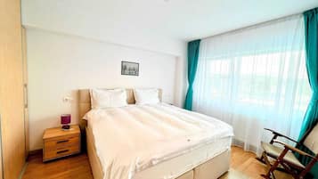 1 bedroom, premium bedding, desk, iron/ironing board