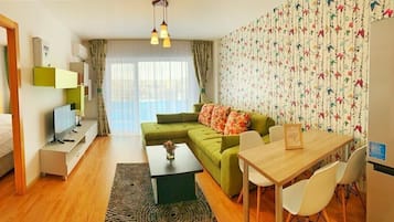 Apartamento Deluxe, 1 cama de matrimonio con sofá cama | 1 dormitorio, ropa de cama de alta calidad, escritorio