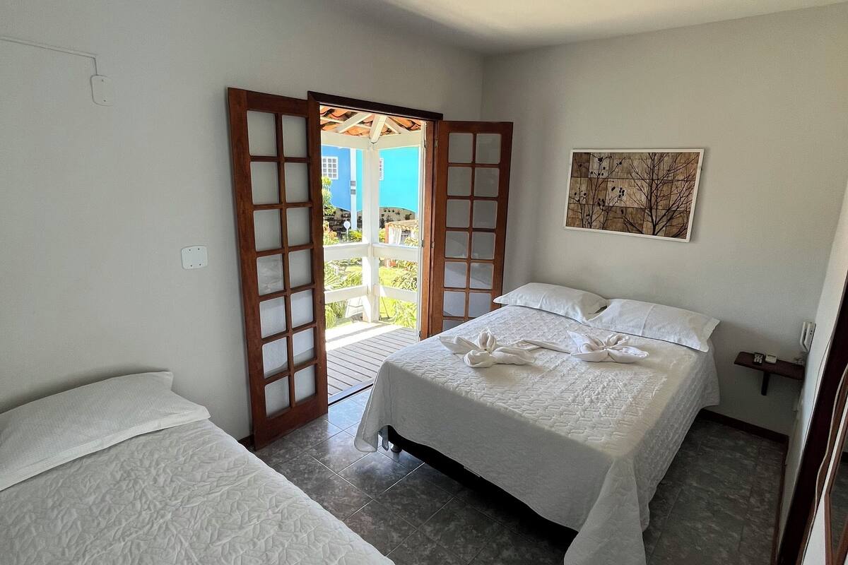 Minibar, wifi gratis y ropa de cama 
