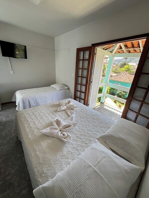 Triple Room (Stilo) | Minibar, free WiFi, bed sheets