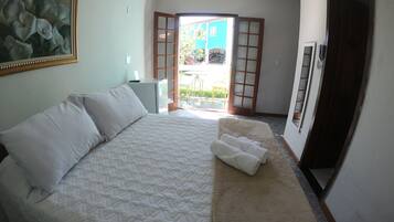 Minibar, free WiFi, bed sheets