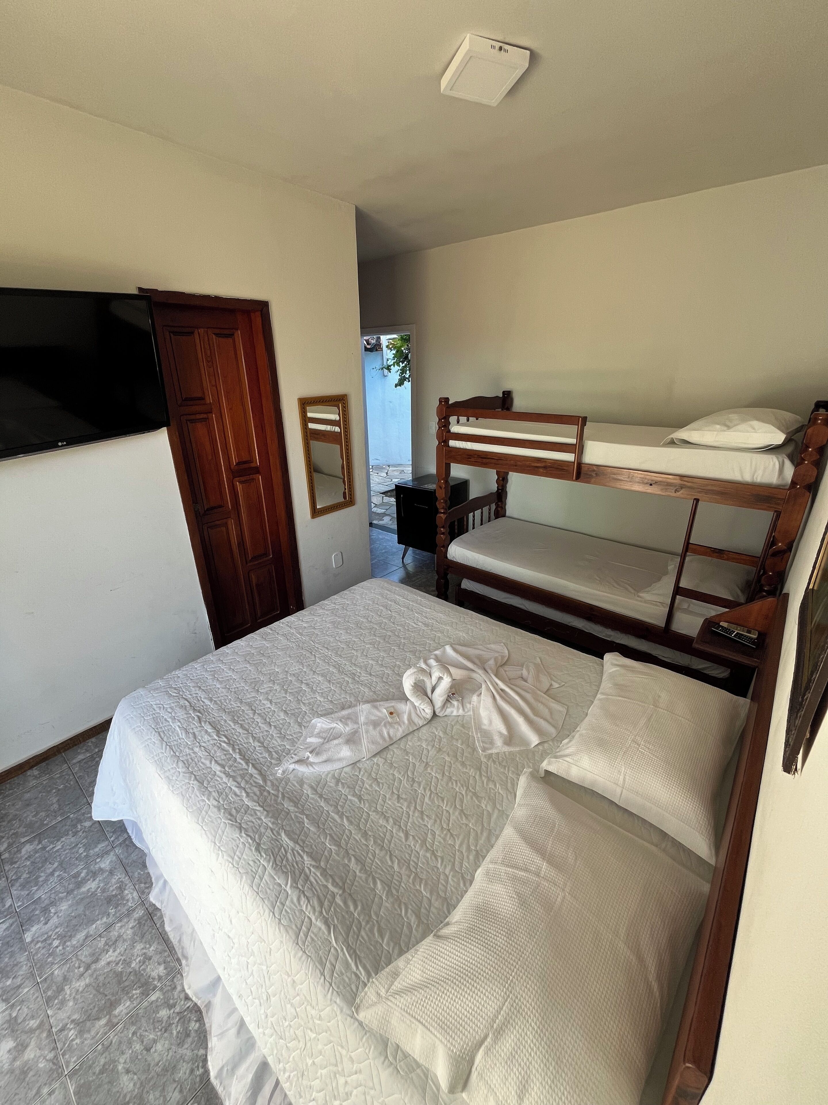 Vierbettzimmer (Stilo) | Minibar, kostenloses WLAN, Bettwäsche