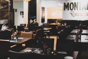 Breakfast and dinner served, Italian cuisine