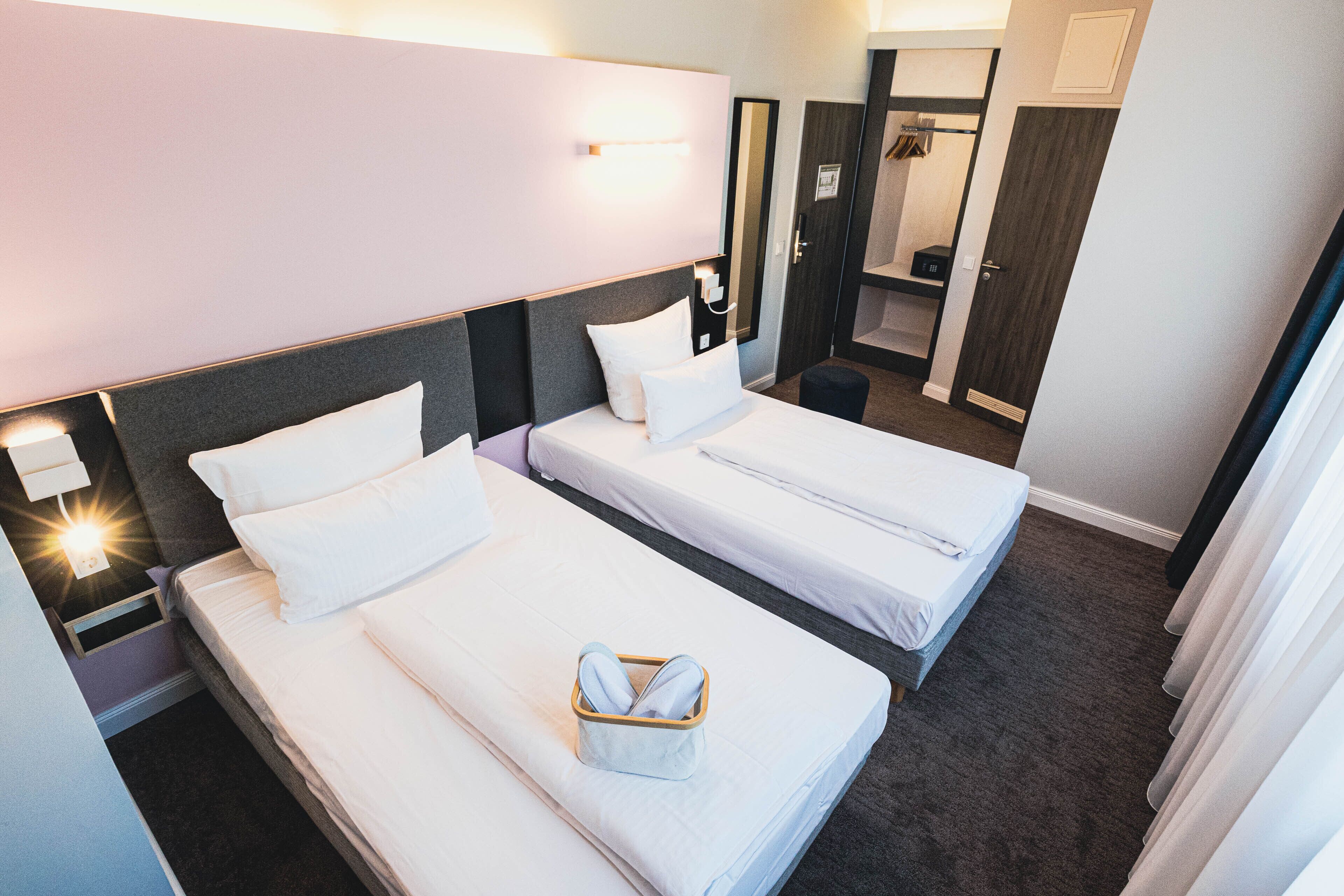 twin room | 1 bedroom, premium bedding, in-room safe, desk